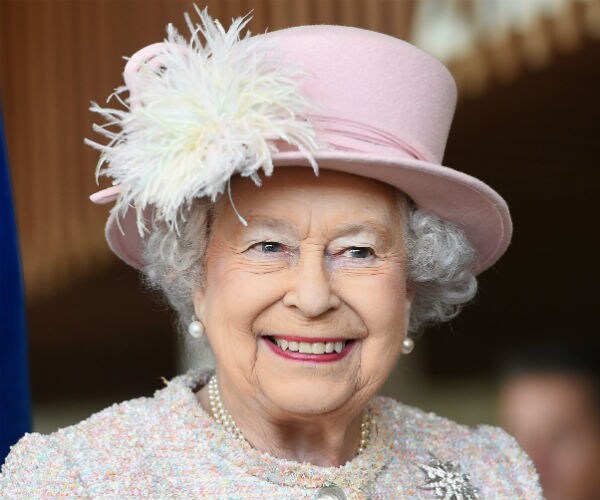 Queen Elizabeth II to Admit 'Bumpy' Year in Christmas Speech