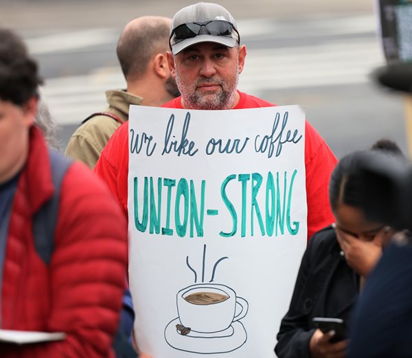 Starbucks Union Plans Walkouts on Red Cup Day