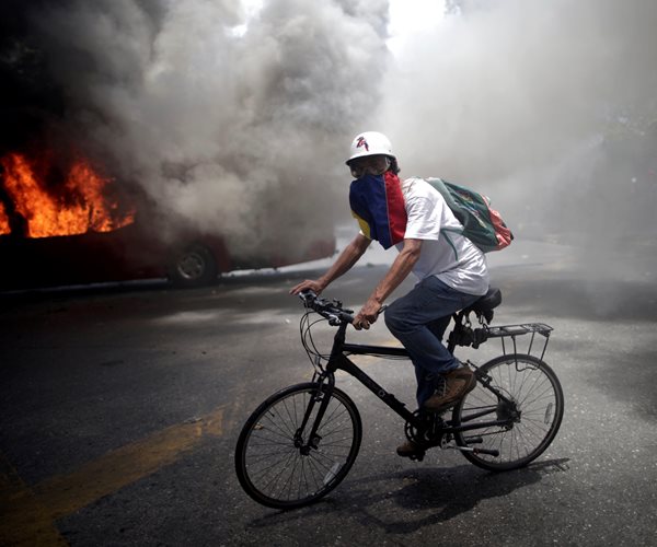 Venezuela's Guaido Urges Troops to Unite Against Maduro, Violence Erupts