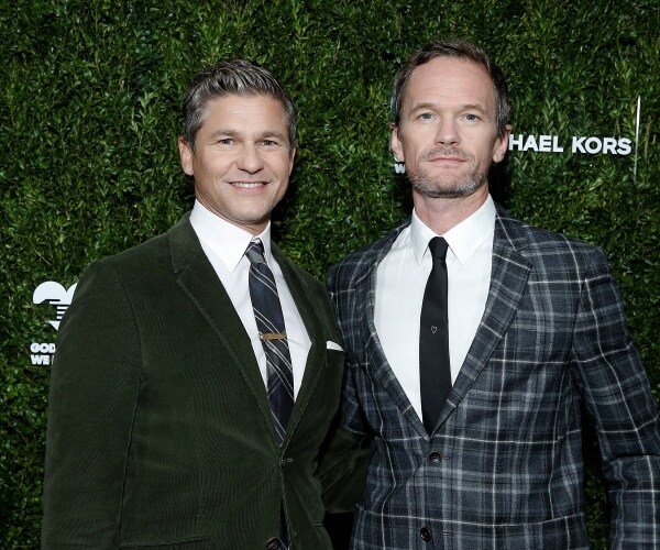 david burtka and neil patrick harris walk red carpet
