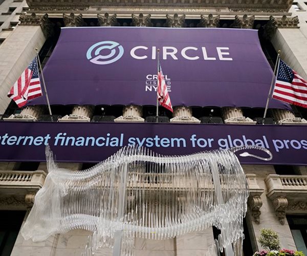 IPO Activity Slumps in 2025 as Tariffs, Volatility Weigh