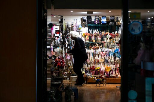 Greece: Stores Open amid Virus Surge to Help Rescue Economy