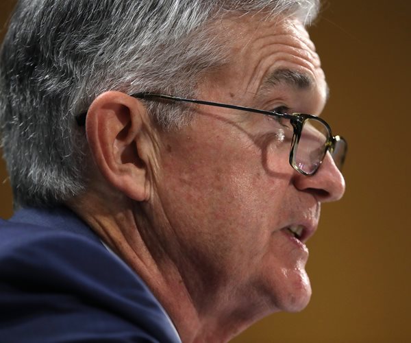 Republican Senators Defy Trump's Attacks to Support Powell