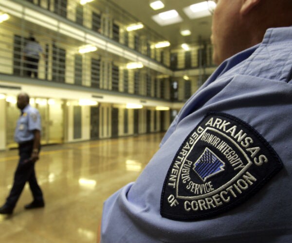 Arkansas Inmates Snatch Keys, Take Control of Part of Prison