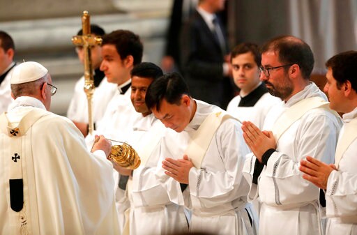 Pope Ordains 16 Priests, Tells Them Always 'be Merciful'
