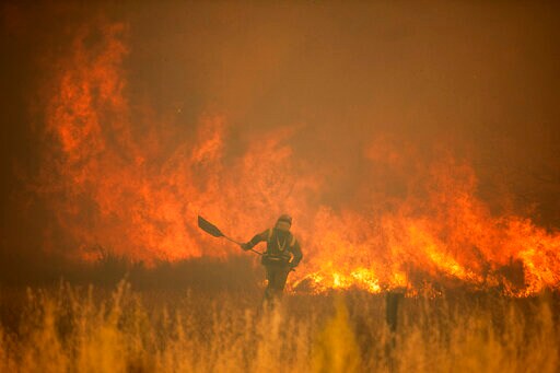 Firefighters in Spain Battle Blazes amid Unusual Heat Wave