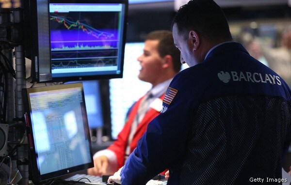 Dow Plunges 217 Points to Lowest Level in Month on Growth Fears