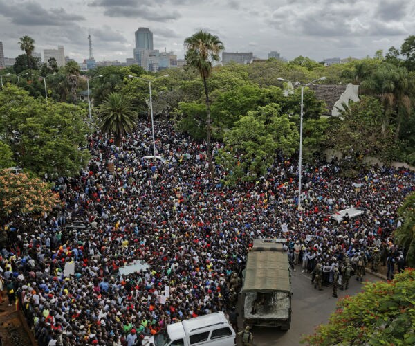 Giddy Zimbabweans Gather in Capital to March Against Mugabe