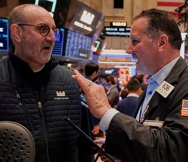 Freak Selloff of Safe-Haven US Bonds Raises Rattles Wall Street