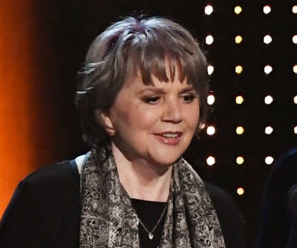 Kennedy Center Honoree Ronstadt: Pompeo Will Be Loved When He 'Stops Enabling Trump'