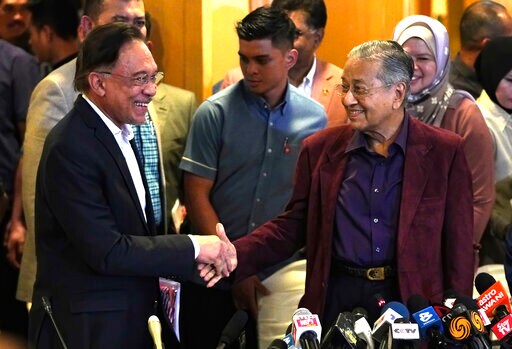 Malaysia Faces Political Tremor amid Bid to Form New Govt