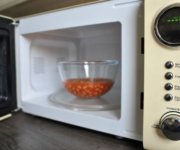 How to Safely Use Plastic Containers in Your Microwave