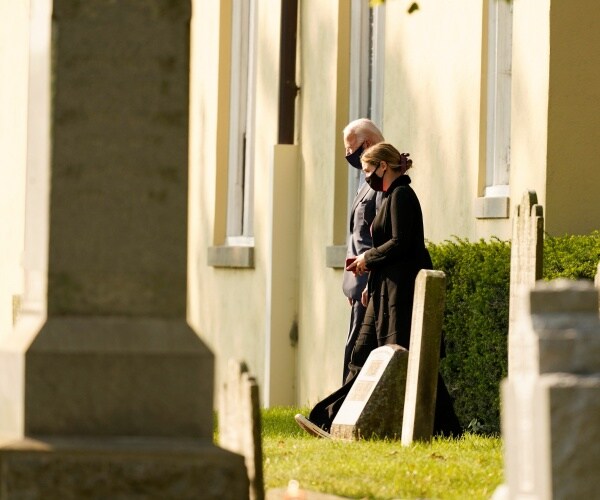 biden and granddaughter wear masks and walk to pay respects to beau biden's grave