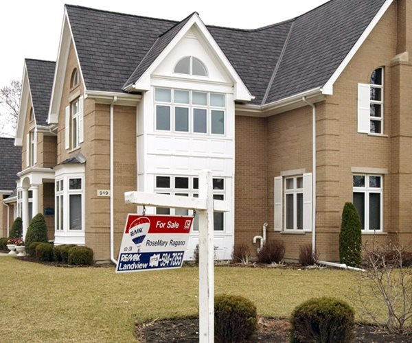 Home Buyers Rush Back as Mortgage Rates Fall