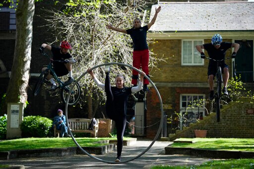 Corgis and Cars: Queen's Pageant to be Parade of the People