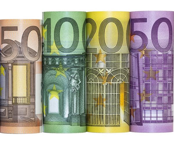 EU Inflation Eases to 6.9% as Energy Falls But Food Up