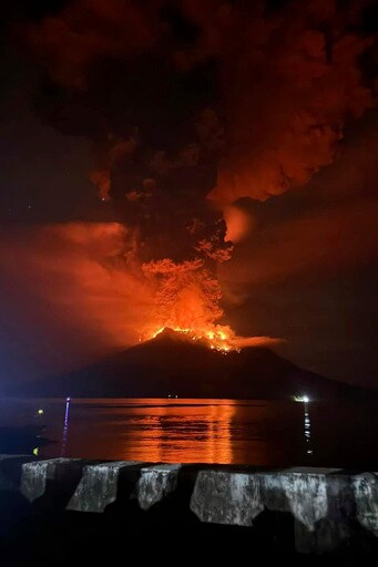 Indonesians Leave Homes near Erupting Volcano and Airport Closes Due to Ash Danger