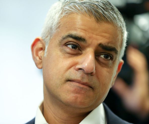 Far-Right Trump Supporters Attempt to Conduct Citizen's Arrest of London Mayor