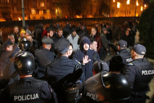 Bosnia's 1st LGBT Parade Defies Threats, Urges Tolerance