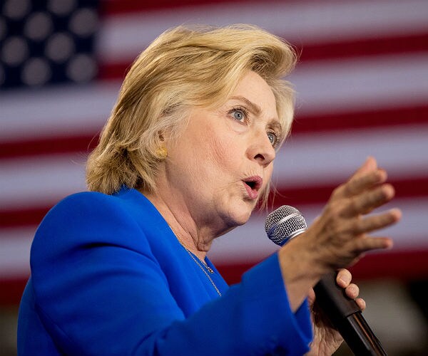 WikiLeaks: Ex-Obama Aide Encouraged Clinton to Be More Relatable