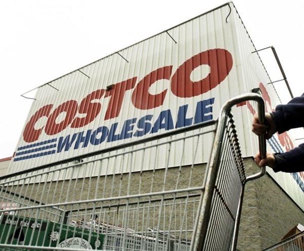 Costco Evades Amazon-Inspired Gloom as Sales Beat Estimates 