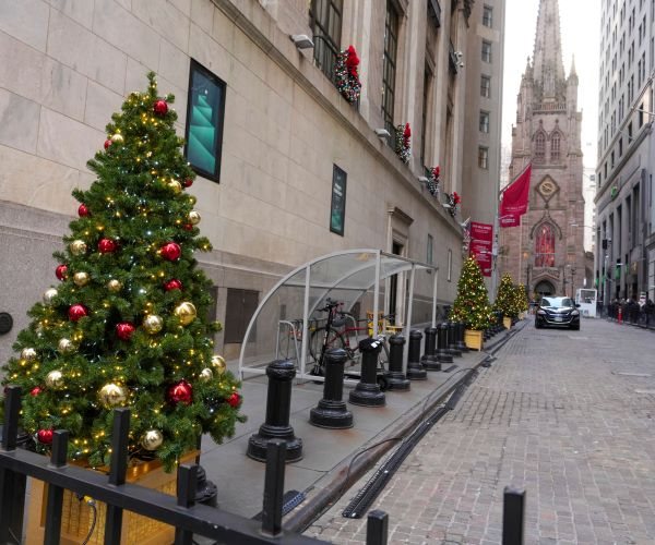 Stocks Rise on Wall Street, but Remain Lower for the Week