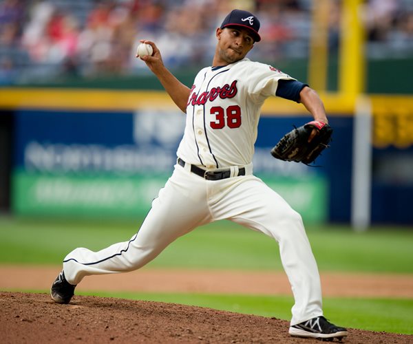 anthony varvaro pitching for the atlanta braves