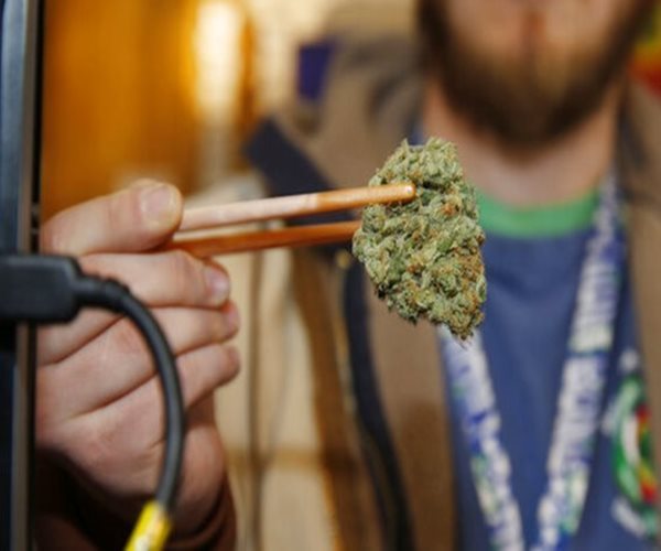 Smoking Strong Pot Daily Raises Psychosis Risk, Study Finds