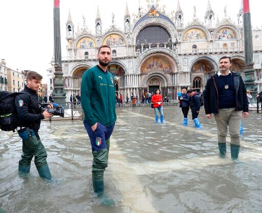 Venice Braces for Another Exceptional Tide, Tourists Flee