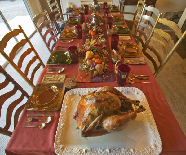 an elegant thanksgivng dinner setup