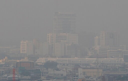 Unhealthy Levels of Smog Choke Thai Capital for over a Week