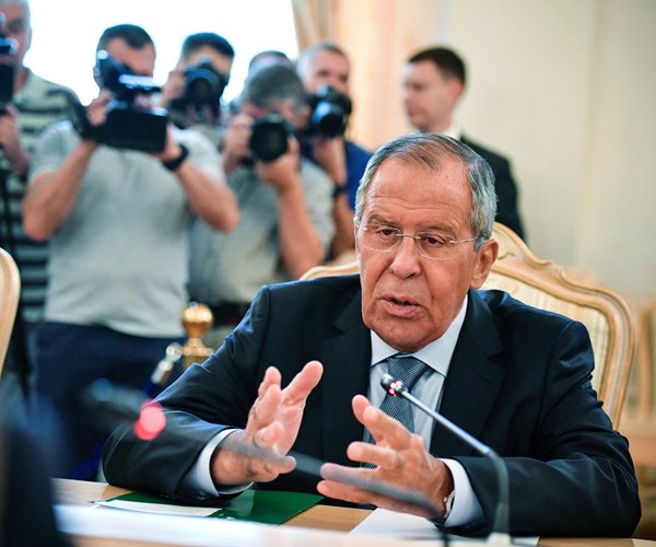 Russia's Lavrov: West Is Obstructing Aid to Syria, Return of Refugees