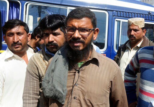 Popular Support for Militants Complicates Pakistan Crackdown