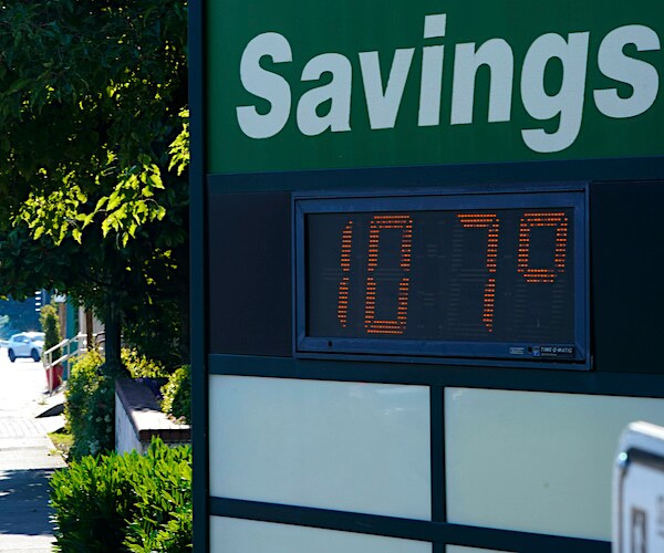 a sign at a bank reads 107 degrees in olympia, washington