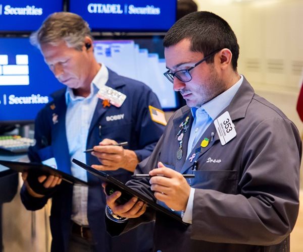 Nasdaq Leads Gains on Wall Street, Helped by Apple