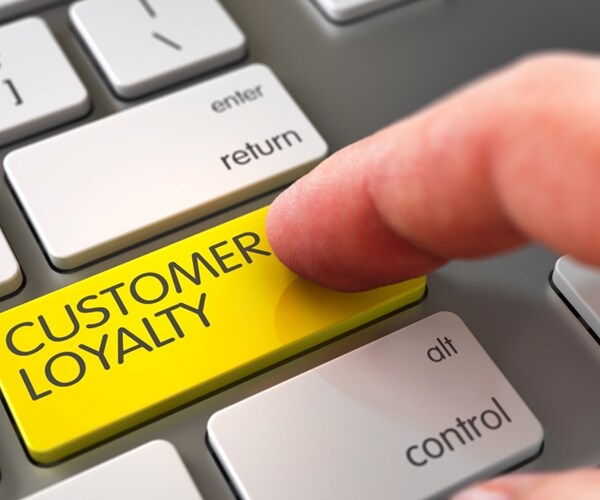 Aping Amazon, Retailers Play Loyalty Card This Holiday Season