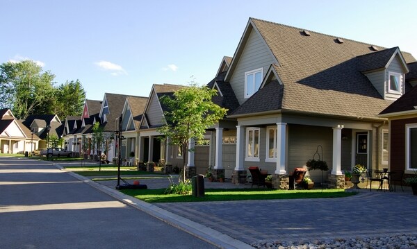 More Americans Spending at Least Half Their Pay on Housing