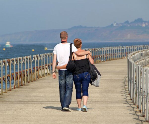 Research Reveals 3 Non-Physical Traits Make You Irresistible