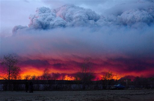 Canada Evacuating 8,000 Wildfire Evacuees by Air
