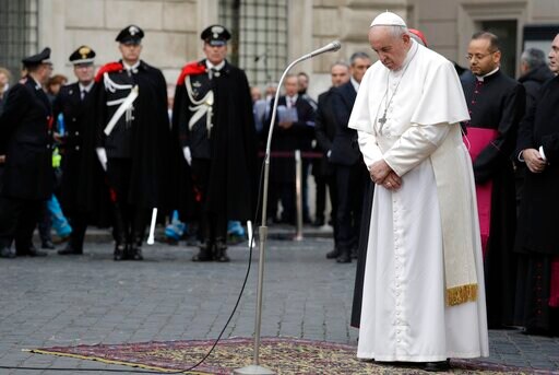 Pope Francis Prays to Mark Start of Italy's Holiday Season