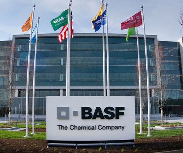 BASF Shares Fall After Report It Is Weighing DuPont Bid