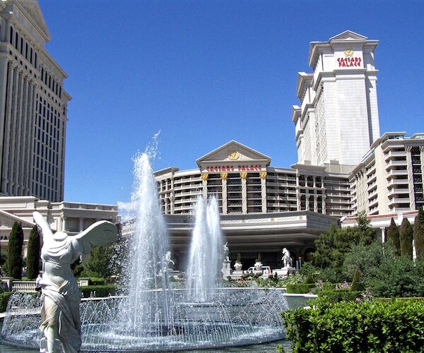 Caesars Workers Get New Contract Deal in Las Vegas
