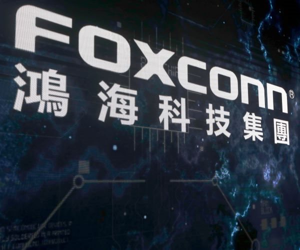 Apple Supplier Foxconn Pushed China to Ease COVID Curbs
