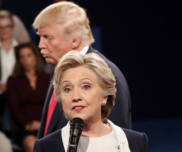 Hillary: Trump 'Never Apologizes for Anything to Anyone'