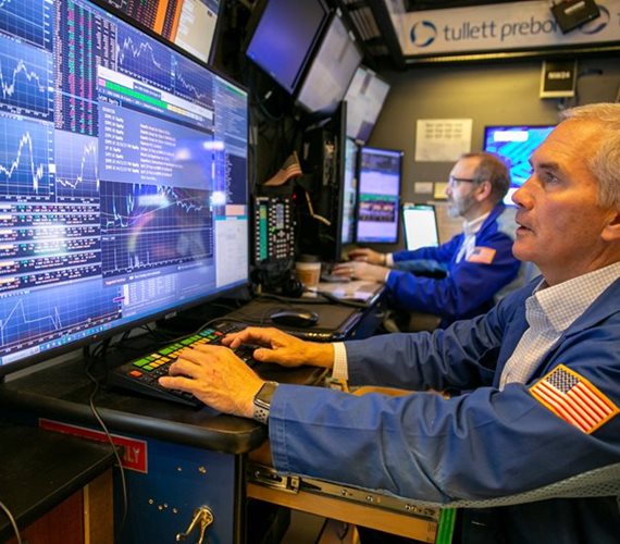 S&P Little Changed as Medtech Gains, Netflix Drags