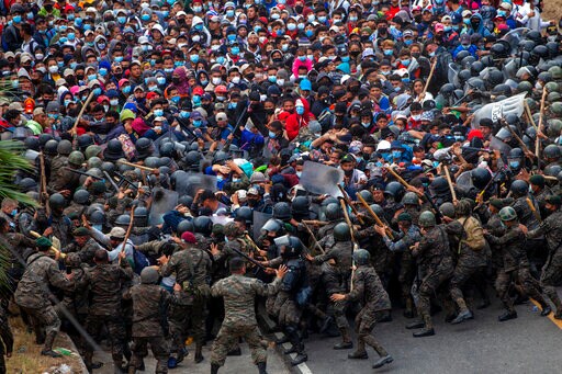 Guatemala Forces Stall Migrant Caravan with Tear Gas, Batons