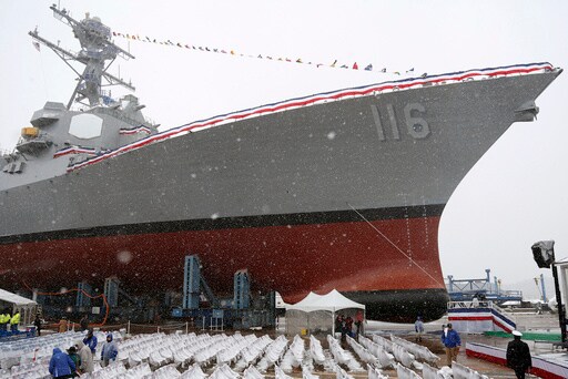 US Sending Fighter Jets, Warship to Gulf Region to Protect Ships from Iranian Seizures