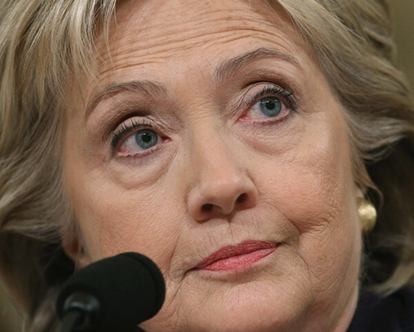 Clinton's Email Troubles Persist as FBI Sends Notes to Congress