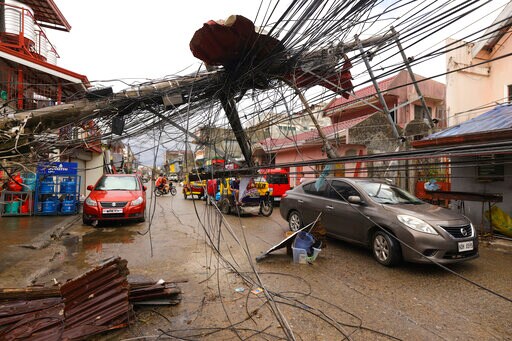 Philippine Governor Warns of Looting without Typhoon Aid