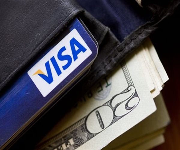 Consumer Spending Rises in May as Inflation Stays Benign